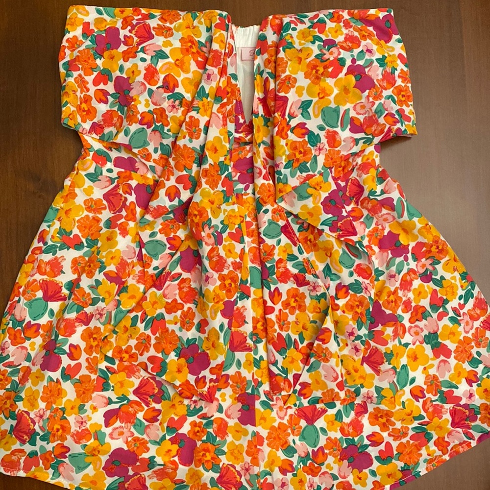 Pink lily strapless floral top size small